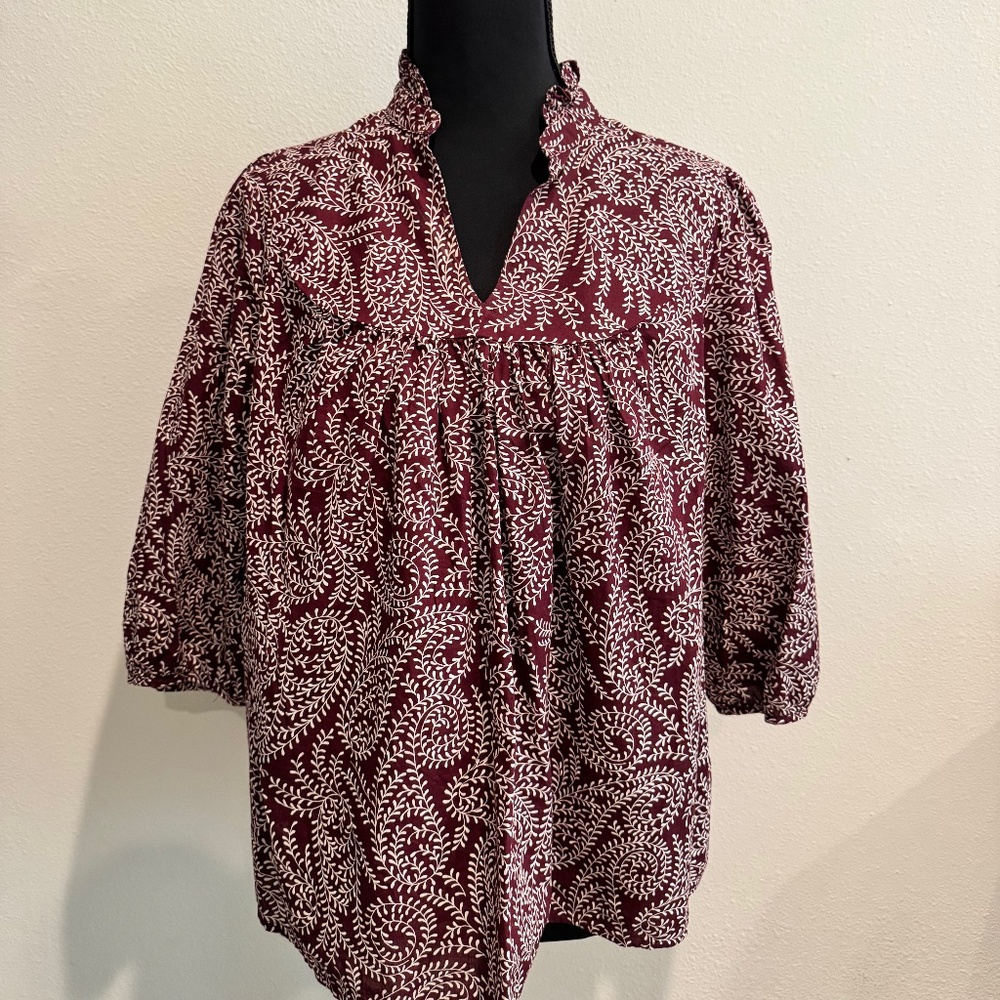 Banana Republic maroon printed 3/4 sleeve blouse; petite Size Medium